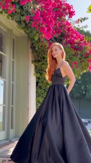 Jessica Chastain Instagram - Flower power 🌼💖 Hello Spring!
