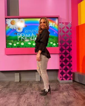 Jessica Coch Instagram - De promo en @cuentameloyaof 🙂🐍💕💅🏻😮‍💨
No se pierdan el “GRAN FINAL DEL MALEFICIO” este Domingo 9:00pm  @elmaleficioof 

Encuentros lindos. 🤩
Gracias @odalysrp por la buena vibra siempre. 🫶

Y que veo a mi @pp_ayala lo que te adoro yo. ❤️

Pd en la modelada y acomodación 😅🤣