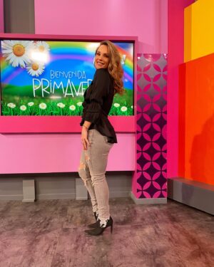 Jessica Coch Instagram - De promo en @cuentameloyaof 🙂🐍💕💅🏻😮‍💨
No se pierdan el “GRAN FINAL DEL MALEFICIO” este Domingo 9:00pm  @elmaleficioof 

Encuentros lindos. 🤩
Gracias @odalysrp por la buena vibra siempre. 🫶

Y que veo a mi @pp_ayala lo que te adoro yo. ❤️

Pd en la modelada y acomodación 😅🤣