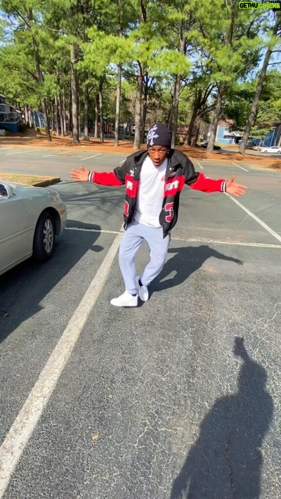 Jessica Dime Instagram - That’s Fo Certain🚶🏾‍♂️😵‍💫🏄🏾‍♀️.. rocking out my sis new hit go stream it now📈• @iamdimepiece • #explore #viral #trending #memphisjookin #dancing #reels #freestyle #newtrending