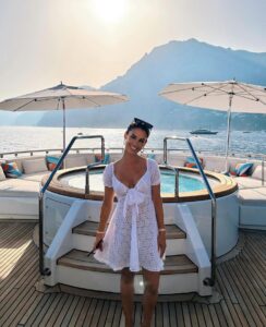 Jessica Lowndes Instagram - Never met a boat I didn’t like 😁🤣🌊🛶⛵️🚤🛥️⛴️ #feelslikesummertime #88 #linkinbio 🎶: Summertime - available anywhere you stream music