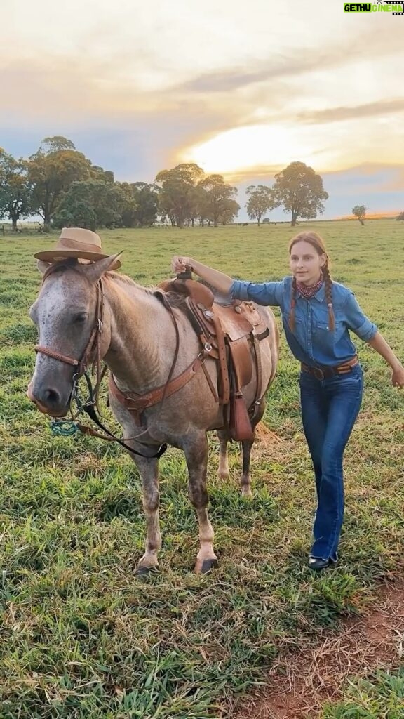 Jessica May Instagram - Good times go by too fast 👩🏼‍🌾🌾🐴🌅