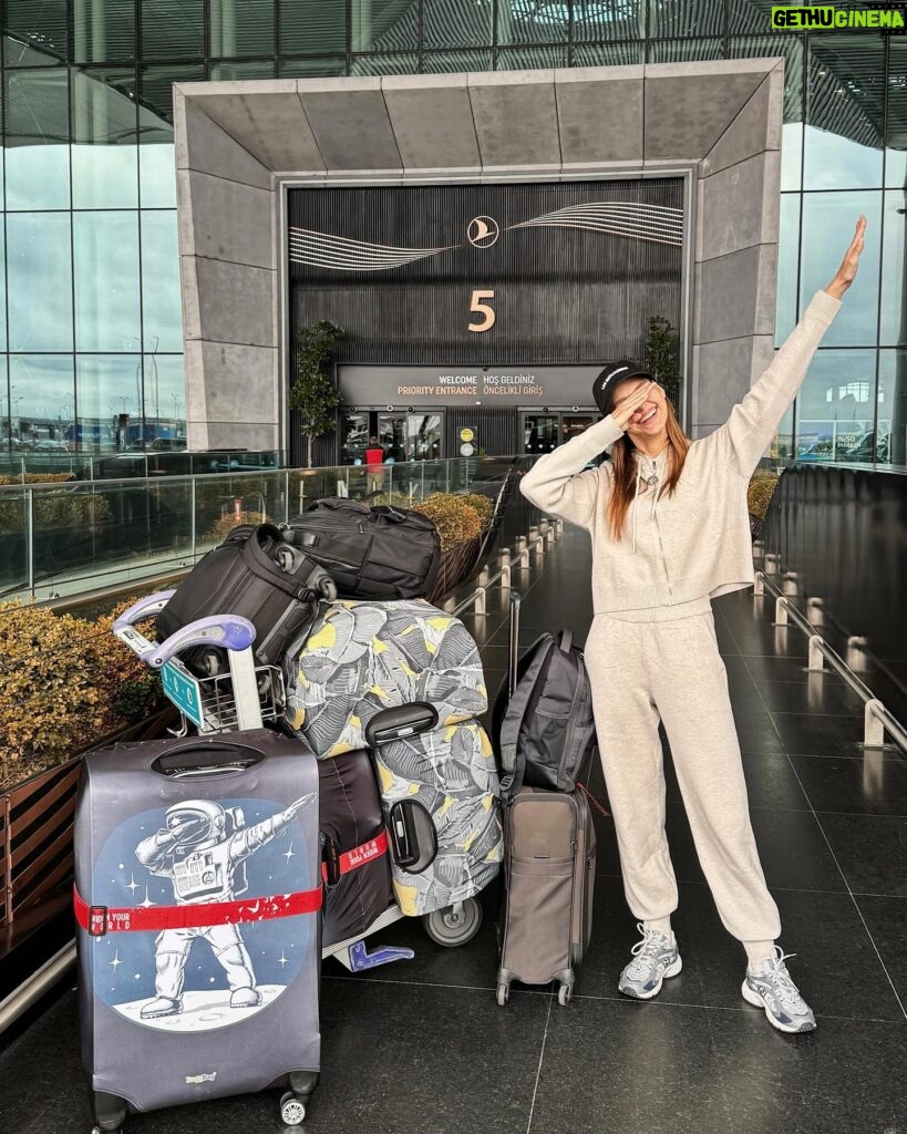 Jessica May Instagram - ✈️🇧🇷🫶