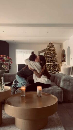 Jesta Hillmann Instagram - Je souhaite à tout le monde d’avoir des ami(e)s comme ça 🥹 Des ami(e)s présent dans les bons comme dans les pires moments, qui ne vous abandonnent pas, bien au contraire. J’ai été porté vers le haut, soutenu, conseillé, écouté, aidé et épaulé. Qu’est ce qu’on a pu refaire le monde ces dernières semaines 🥲 
Entre les rires, les larmes, les Jestashow et les Cecishow 😂 une chose est sûre, notre amitié est une valeur sûre !! 
Taggez votre bestie par ici 🤩