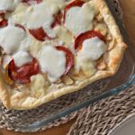Jesta Hillmann Instagram - Qui a dit que ça ne pouvait pas être intéressant de manger les restes ? 🍽 Aujourd’hui, j’ai fait une recette anti gaspillage avec Pyrex® ! Dans ce réel, j’utilise les différentes boîtes de conservation en verre « Cook&Heat » mais également la plaque de cuisson en verre ainsi que les bols de la marque 😊 @pyrexfrance #pyrex #pyrexfrance #stopaugaspi #pyrexstopaugaspi Collaboration commerciale rémunérée