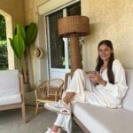 Jesta Hillmann Instagram - Toujours fans de mes Sketchers, je vous jure elles sont légères et confortables je suis fan ! Vous préférez quel look ? 🌼 D’ailleurs vous aviez adoré ma paire et celle des enfants et en ce moment vous avez -20% sur une sélection de modèle sur @skechers_france, avec le code MOM20 ! Je vous remet les références des paires que j’avais pris pour les enfants ainsi que les miennes : Modèle femme : Sunny Street et Tres-Air uno Modèle enfant : S Lights - Hypno-Splash Bon shopping! 🫶🏻 #skechers