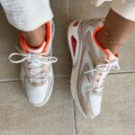 Jesta Hillmann Instagram - Toujours fans de mes Sketchers, je vous jure elles sont légères et confortables je suis fan ! Vous préférez quel look ? 🌼 D’ailleurs vous aviez adoré ma paire et celle des enfants et en ce moment vous avez -20% sur une sélection de modèle sur @skechers_france, avec le code MOM20 ! Je vous remet les références des paires que j’avais pris pour les enfants ainsi que les miennes : Modèle femme : Sunny Street et Tres-Air uno Modèle enfant : S Lights - Hypno-Splash Bon shopping! 🫶🏻 #skechers