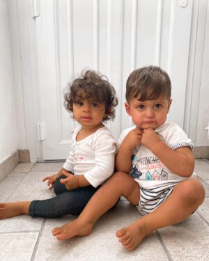 Jesta Hillmann Instagram - C’est le grand départ Cecilia, Sway et Maxence partent à l’autre bout du monde 🌍 Ils vont nous manquer ! Swipe à droite pour voir les deux best friends qui ont bien bien grandit 🫣🤍