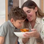 Jesta Hillmann Instagram - Découvrez notre recette gourmande avec les nouvelles tranches végé de chez @fleurymichon Avec Juliann, on a adoré ! Les tranches sont gourmandes, riches en protéines et une source de fibre, une très belle alternative à la viande. C’est nouveau, c’est bon, c’est accessible et pratique. Tout pour varier son alimentation et faire plaisir aux petits comme aux grands! #cesttropbonfleurymichon #tranchesvege #tranchesvegefleurymichon Collaboration commerciale “Pour votre santé, évitez de manger trop gras, trop sucré, trop salé”