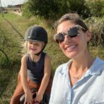 Jesta Hillmann Instagram - En ce moment nous sommes en pleine quête d’une activité pour Adriann qui va pouvoir canaliser toute son énergie et lui permettre de rencontrer d’autres enfants. Depuis quelques temps j’ai remarqué qu’il adore les animaux donc on a tout naturellement pensé à l’équitation qu’il pourra débuter dès ses 3 ans !🐴 Si vous aussi vous voulez faire essayer l’équitation à vos enfants, les clubs équestres partenaires de la FFE vous ouvrent leurs portes le dimanche 10 septembre à l’occasion de la journée cheval. N’hésitez pas à vous rentre sur le site pour découvrir les clubs partenaires et y amener futurs petits cavaliers ! #Tousacheval @ffequitation tousacheval.ffe.com Collaboration commerciale rémunérée Contrat enfant