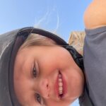 Jesta Hillmann Instagram - En ce moment nous sommes en pleine quête d’une activité pour Adriann qui va pouvoir canaliser toute son énergie et lui permettre de rencontrer d’autres enfants. Depuis quelques temps j’ai remarqué qu’il adore les animaux donc on a tout naturellement pensé à l’équitation qu’il pourra débuter dès ses 3 ans !🐴 Si vous aussi vous voulez faire essayer l’équitation à vos enfants, les clubs équestres partenaires de la FFE vous ouvrent leurs portes le dimanche 10 septembre à l’occasion de la journée cheval. N’hésitez pas à vous rentre sur le site pour découvrir les clubs partenaires et y amener futurs petits cavaliers ! #Tousacheval @ffequitation tousacheval.ffe.com Collaboration commerciale rémunérée Contrat enfant