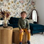 Jesta Hillmann Instagram - On s’y prend en avance, petite sélection de look automnale pour l’école avec Gémo ! 🍁 D’ailleurs avis aux parents qui veulent éviter de perdre les affaires de leurs enfants à l’école, ils proposent un pack « Prêt à vivre » qui vous offre des étiquettes personnalisées pour l’achat d’un produit enfant de 0 à 16 ans ! Mon code promo JESTA10 est valable jusqu’au 30/08 et je vous met juste ici les références des tenues : Tenue 1 ⬇️ Tee-shirt à manches longues : 40729570448 Veste sweat boutonnée : 40721510199 Jean : Réf. : 40726100109 Tenue 2 ⬇️ Sweat molleton jaune : réf. 40721500261 Pantalon kaki : réf. : 40728100184 Tenue 3 ⬇️ Pull dinosaure : réf. 40729530068 Pantalon molleton ocre : ref. 40721100142 @gemo_officiel Collaboration commerciale rémunérée