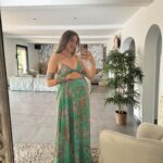 Jesta Hillmann Instagram - Quand tu te test des petits looks sympa pour la fin de grossesse même si c’est pas toujours évident de se sentir à l’aise, confort et jolie avec un être humain dans le ventre aha ! Vous préférez lesquels ? 👗👖👚👡