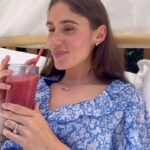 Jesta Hillmann Instagram - On continue les crash test Silvercrest avec mon chouchou de la gamme… le blender à smoothie ! ☀️ Si vous cherchez un appareil à smoothie mims et pratique, c’est lui qu’il vous faut. Il est hyper simple à utiliser et encore plus facile à nettoyer… on va débuter une cure de smoothie ici ! 🍓 Pour celles et ceux qui veulent se le procurer, il est dispo chez Lidl le 12 juin ! @lidlfrance