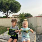 Jesta Hillmann Instagram - Bonne rentrée à tous vos bébés (même s’ils ont 18 ans ce seront toujours vos bébés 😉) Moyenne section pour Juliann et dernière année de crèche pour Adriann cette annee ! Et vous, en quelle classe vos enfants rentrent ils a l’école ? **dernière photo rentrée 2022, ils ont tellement grandit 🥹