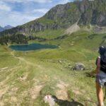 Jesta Hillmann Instagram - Première randonnée en Suisse 🇨🇭 D 1100 15km 4h30 🙌🏼 On est vraiment venu ici pour ces paysages et on est ravie ! Demain et après demain ça continue 🏔️🥾