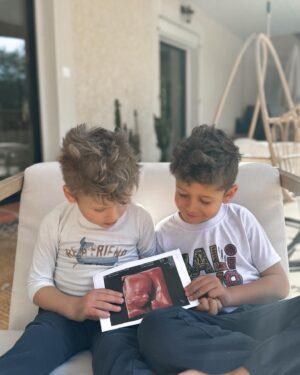 Jesta Hillmann Instagram - Mes fils 🥹🤍 Laissez moi pleurer de bonheur devant ces photos et avec cette musique …