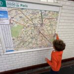 Jesta Hillmann Instagram - Juliann in Paris 🥖 Pour la première fois tatie a prit Juliann pour passer 4 jours chez elle à Paris. Voici le planning pour ceux qui m’ont demandés: - jeux pour enfants La Canopée ( Paris Châtelet Les Halles ) gratuit - Muséum d’histoire Naturelle Paris Jardin des Plantes Le bon plan c’est la galerie de paléontologie gratuite pour les enfants - Jardin D’acclimatation Paris - Fête forraine des Tuileries - Exposition Monsieur Madame Montreuil - Parc zoologique de Vincennes - Cité des sciences / la Villette Paris 19