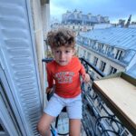 Jesta Hillmann Instagram - Juliann in Paris 🥖 Pour la première fois tatie a prit Juliann pour passer 4 jours chez elle à Paris. Voici le planning pour ceux qui m’ont demandés: - jeux pour enfants La Canopée ( Paris Châtelet Les Halles ) gratuit - Muséum d’histoire Naturelle Paris Jardin des Plantes Le bon plan c’est la galerie de paléontologie gratuite pour les enfants - Jardin D’acclimatation Paris - Fête forraine des Tuileries - Exposition Monsieur Madame Montreuil - Parc zoologique de Vincennes - Cité des sciences / la Villette Paris 19