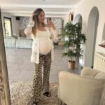 Jesta Hillmann Instagram - Quand tu te test des petits looks sympa pour la fin de grossesse même si c’est pas toujours évident de se sentir à l’aise, confort et jolie avec un être humain dans le ventre aha ! Vous préférez lesquels ? 👗👖👚👡