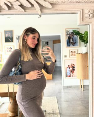 Jesta Hillmann Instagram - Début de notre 6 eme mois de cohabitation 🤰🏼🤍
