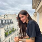 Jesta Hillmann Instagram - En commentaire à ma story aujourd’hui c’est un gros gros débat sur Jesta en blonde ou en brune 🙋🏻‍♀️💁🏼‍♀️ Je vous ai mis les deux photos ici pour que vous me disiez ce qui me va le mieux du coup 😌👇🏼