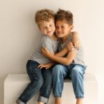 Jesta Hillmann Instagram - Ya pas de plus grand et fort bonheur que ce que me procure ces deux petites personnes… Mon troisième fils qui va rejoindre cette fratrie ne sait pas encore à quel point c’est un privilégié d’avoir deux grands frères aussi incroyable que ça. ❤️ Photo: @lestudiodechloe_photographe