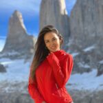 Jhendelyn Nuñez Instagram – Sueño cumplido !!! 🫶❤️
Parque Nacional Torres Del Paine 🙌🏻
.
Con este post finalizo un viaje que tenía pendiente por el sur de chile ❤️
Sin duda, uno de los mejores, era despertar y maravillarse con sus paisajes 🤩
Les cuento como dato que me cancheree con el trekking po, dije: “subo siempre cerros, estoy preparada” naaaaa, mentira señores, casi bajo en helicóptero ajjajajaj (bromeo) pero, me costó el regreso. A mitad de camino no quería más😅 Mientras personas mayores me saludaban bajando (secos 💪)
Prepárense si vienen, son 9 horitas sin contar lo que te quedes arriba 😅
Agradecer a @hotel.lago.grey que se portaron increíble. La energía de sus guías, trabajadores del hotel, era admirable. 100% recomendado 😍
Volveré…

#torresdelpaine #trekking #octavamaravilla #chile