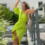 Jhendelyn Nuñez Instagram - Empieza septiembre y llegan los colores 🤩 🌺 Mi mes favorito 🎂 🎉🇨🇱 Vestido: ID 8513152 Con mi código mi descuento JHEN obtendrán un 15% de descuento @sheinofficial @shein_chile #SHEIN #SHEINforAll #primavera te espero 🌺