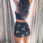 Jhendelyn Nuñez Instagram - 🛳️ En nuestro tercer día y sin cambiar mi rutina diaria, fuimos a hacer deporte a las instalaciones del crucero. Debo decir que me esperaba un gimnasio mucho más pequeño. El spa y el gimnasio son realmente de calidad, donde tienen desde peluquería, bar de proteínas, hasta cursos de salud y belleza 😍Almorzamos en el Izumi que ofrece una experiencia gastronómica exótica de inspiración asiática (probé el lanzamiento de camarones y salió perfecto a la primera😂). Lo que también practiqué por primera fue Flowrider, haciendo bodyboard en una piscina con olas artificiales (me encantó 😍) Seguimos con patinaje en hielo, pero creo que me fue mejor en el body 😂. Finalizamos en Wonderland donde los platos están diseñados para deleitar a tu paladar y presentar un espectáculo visual 😍 En el cuarto día llegamos a St Thomas, conocida por sus playas y por el buceo en esnórquel, visitamos una cervecería (los mejores momentos no grabados con el equipo😅). Cuando regresamos al crucero, nos encontramos con la linda sorpresa de el show acuático en el Aqua Theater. Muy profesionales!! Nada que envidiar al Cirque du Soleil 🤩 Cómo pueden ver no paramos, hay un montón de actividades para entretenerse 🙌🏻 Dudas por acá, los leo 🥰 @royalcaribbeanlatam #HarmonyoftheSeas #RoyalPartner #SaintThomas