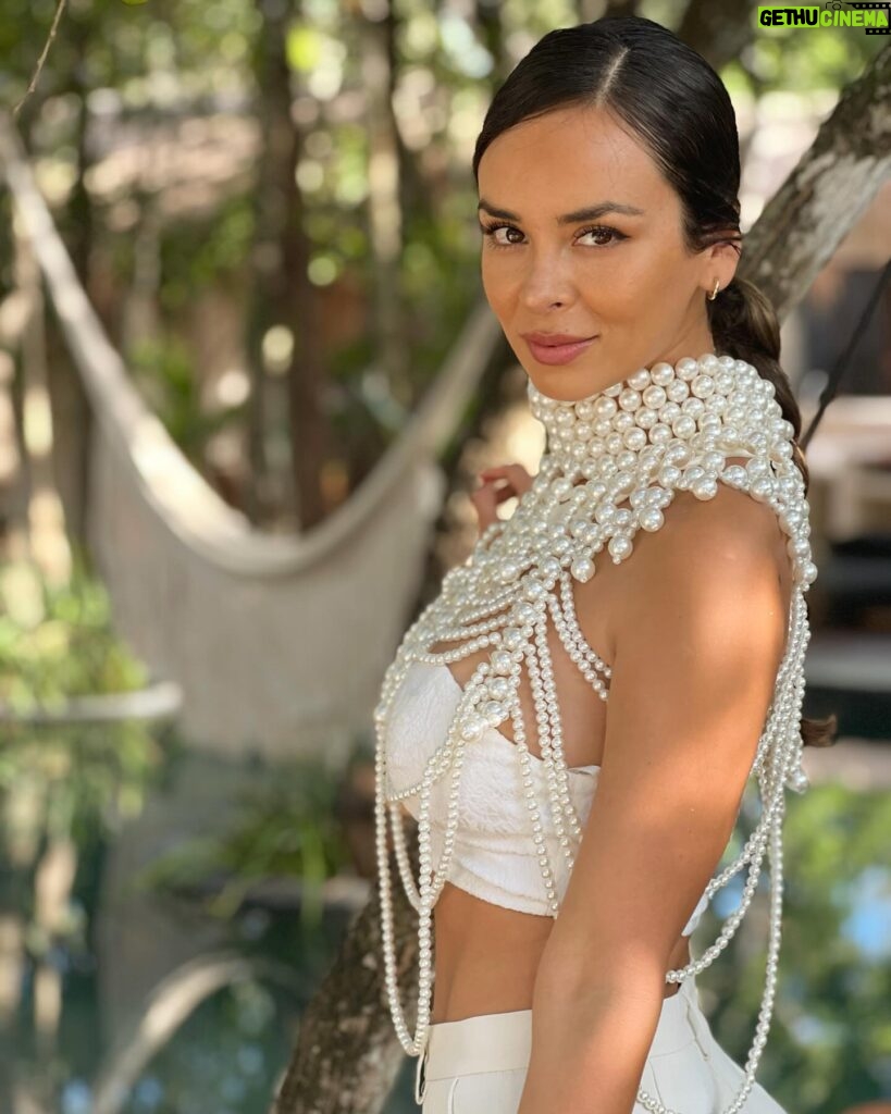 Jhendelyn Nuñez Instagram - Primera ceremonia 🤩🙌🏻 Roberta & Alex 🫶 Pd: antes que digan algo, el Dress Code: blanco y nude 😃 #tulum #mexico🇲🇽