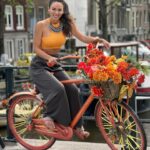 Jhendelyn Nuñez Instagram – Hola!😃
Con una 🌺 confirma si estás de vacaciones

#amsterdam