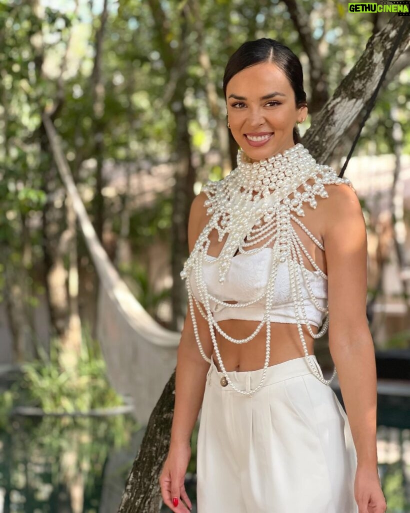 Jhendelyn Nuñez Instagram - Primera ceremonia 🤩🙌🏻 Roberta & Alex 🫶 Pd: antes que digan algo, el Dress Code: blanco y nude 😃 #tulum #mexico🇲🇽