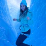 Jhendelyn Nuñez Instagram – Impresionante !!! Caminata sobre Glaciar Grey 😍🙌🏻 16.800 km2 de Campos de hielo Sur 
Equipada @andeslandchile 

#glaciargrey #patagonia #chile