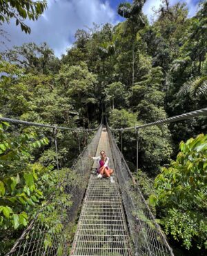 Jhendelyn Nuñez Instagram - Hola #costarica 🇨🇷 👋
Maravillada con tanto verde 🌳 
Dejen sus datitos, los que ya conoce 🙏😀

📸 Hoy #lafortunacostarica 😃
#puentescolgantes #hangingbridge #misticoarenalhangingbridgespark #skyadventure #volcanarenal #manodelarenal