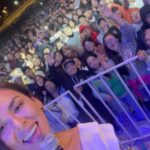 Jhendelyn Nuñez Instagram - Temporada de eventos empresas y festivales municipales 🎉😍 Si bien me gusta trabajar en contenido digital, no hay comparación con tener contacto directo con el público 👨‍👩‍👧‍👦. Amo, son mis favoritos 😍🙌🏻🎤 Segunda jornada 🤩 Aniversario N180, Tocopilla ❤️ Gracias por todo, espero volver a verlos 😘 #eventos #municipalidad #aniversario #tocopilla
