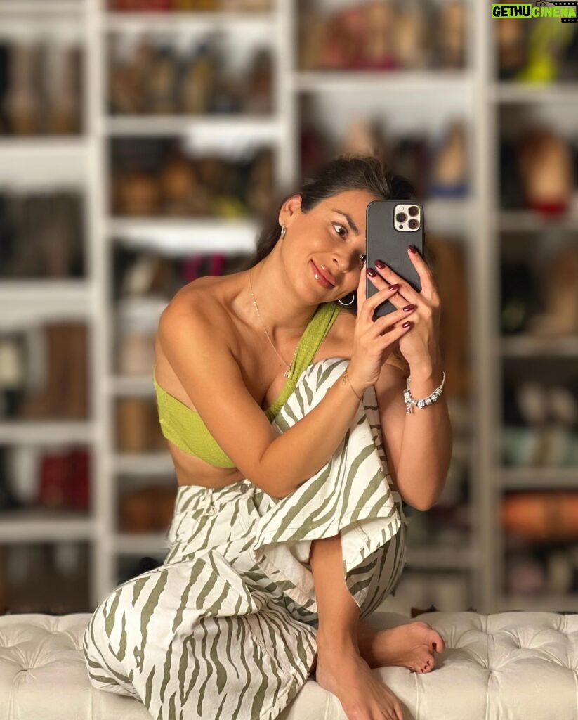 Jhendelyn Nuñez Instagram - Que tengan un lindo fin de semana largo 💚