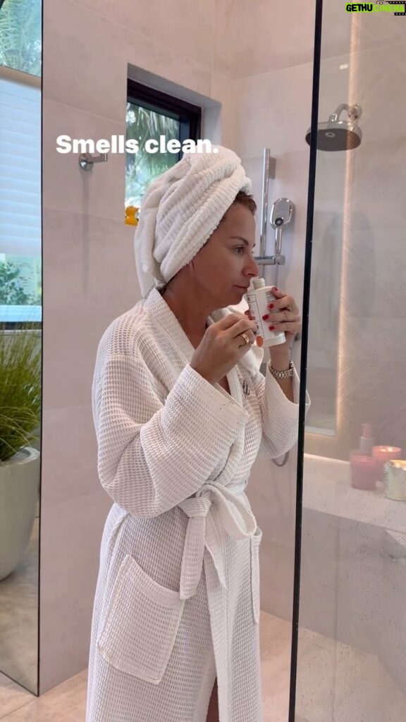 Jill Zarin Instagram - Trying @dphue to see what the hype is about 🧖🏻‍♀️🚿🧴 What do you think?? #haircare #haircareproducts #haircareroutine #haircaretipsandproducts #beautyroutine #beautyreviews #haircareessentials #relatable #hairvideos #hairtutorial #shampoo #getreadywithme #getready
