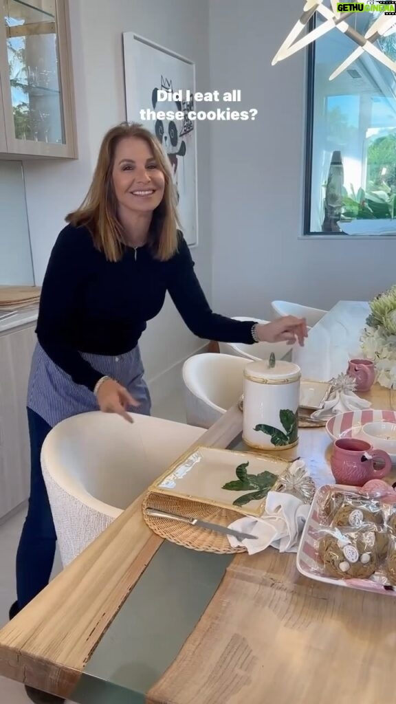 Jill Zarin Instagram - IT’S HERE!! What do you think of my new @jillzarinhome tabletop collection? 💕🦩 #home #decor #homedecorideas