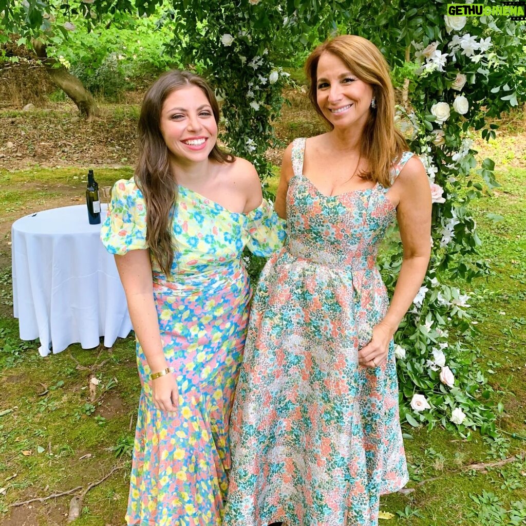 Jill Zarin Instagram - Happy mother’s day to my best friend, biz partner, travel buddy, and self proclaimed “everyone’s favorite Jewish mother”. I’m so lucky to be able to share you with the world! Love you momma ❤️