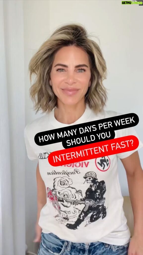 Jillian Michaels Instagram - How many days per week should you intermittent fast? Here’s your answer 😉 Let me know more questions you have for me in the comments beauties! #intermittentfasting