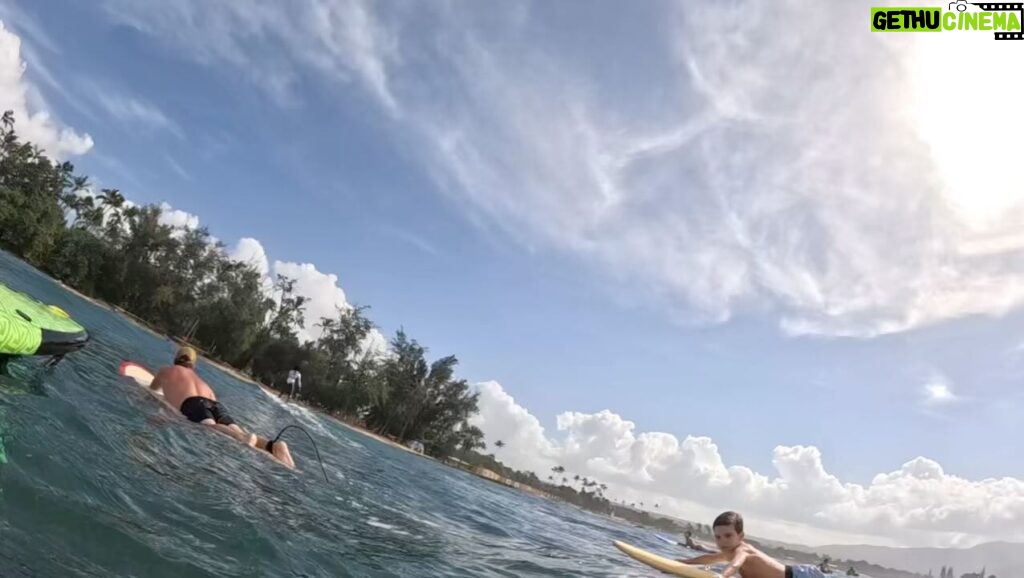 Jillian Michaels Instagram - He in fact did NOT "get it in the water". This was the extent of our North Shore surf footage. Compliments of Phoenix Scorsese Michaels. #momlife 🤦🏽‍♀️#oahu