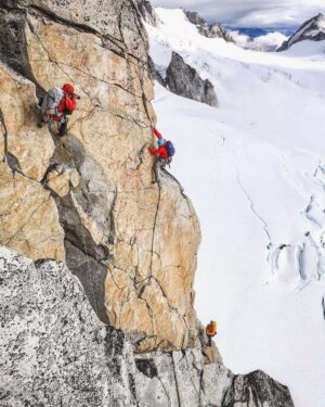 Jimmy Chin Instagram - I had one 9-5 desk job in my life. I was a receptionist once for two weeks in 1997. It didn’t go very well. Figured I should find a new job.

📷s by @mikeylikesrocks