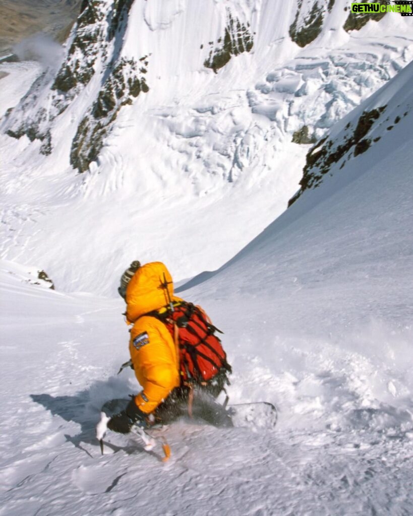 Jimmy Chin Instagram - Ever wonder what it looks like snowboarding on the North Face of Everest? Well here you go. @stephen_koch surfing the north shore of Everest at 23,000ft. ⁣ Chomolungma // Everest 2003