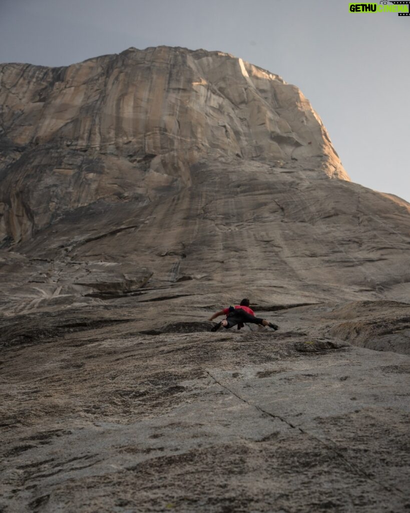 Jimmy Chin Instagram - @alexhonnold ropeless on El Cap, with a lot of wall above him...