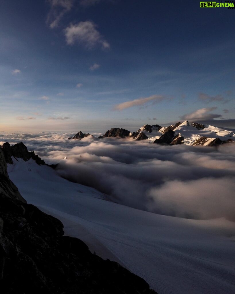 Jimmy Chin Instagram - The shot. Getting the shot. Washington Range, British Columbia. Last 📷 by @mikeylikesrocks @canonusa