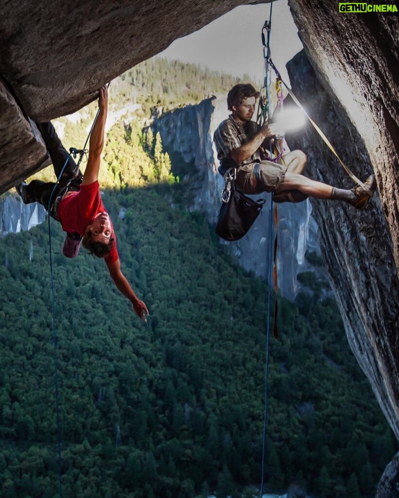 Jimmy Chin Instagram - Hanging out on the job. @alexhonnold and @mikeylikesrocks on Separate Reality, Yosemite Valley. ⁣ Shot on assignment for @natgeo