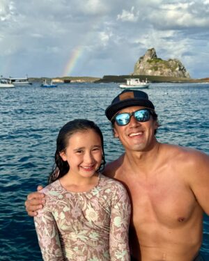 Jimmy Chin Instagram - Fam time is the best time…

Happy New Year from Brazil! Sending much love and gratitude from the southern hemisphere ❤️🙏🏼

James and Marina have officially begun training to hang w uncle @paulnicklen and auntie @mitty! Stoke is high…

Marina got her open water cert and James…well James got his always game for anything trying to keep up w his sis certification 😂

@chaivasarhelyi