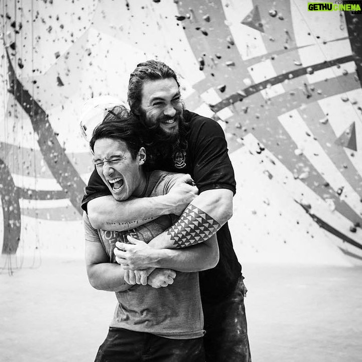 Jimmy Chin Instagram - Thanks @prideofgypsies for being a good friend and reorganizing my internal organs with that bear hug. 📸 @i.am.aurelius