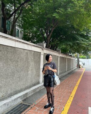 Jin Ji-hee Instagram - 🎀🎵🖤🩶